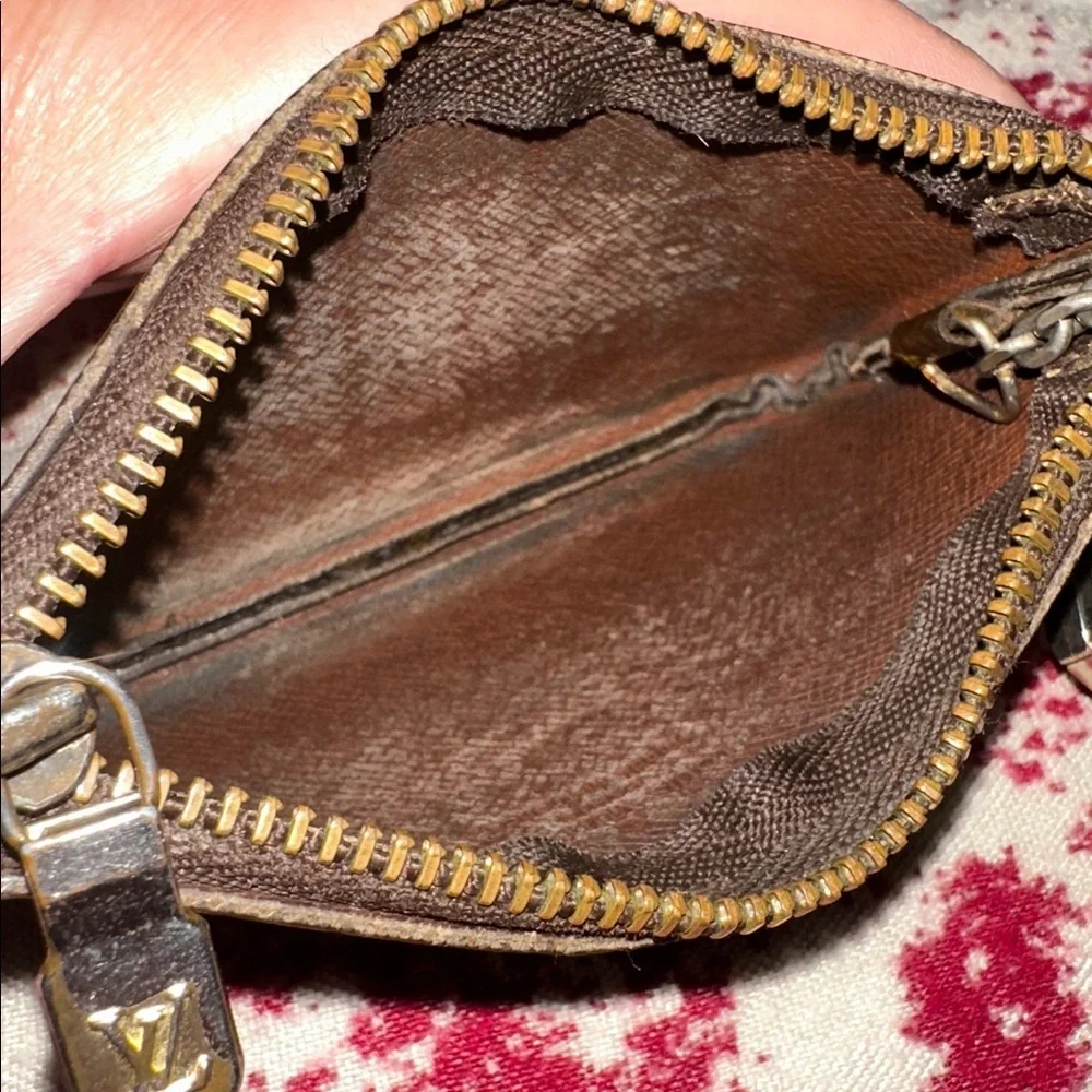 Louis Vuitton Monogram Key Cles